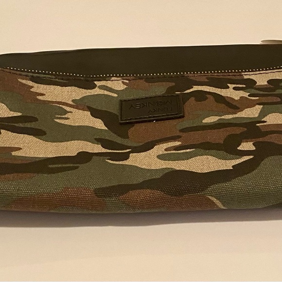 NWT Funky Monkey Camouflage Fold-Over Zippered Clutch - Picture 15 of 16